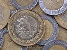 Identifica algunas relaciones de equivalencia entre monedas de $1, $2, $5 y $10 en situaciones reales o ficticias de compra y venta.